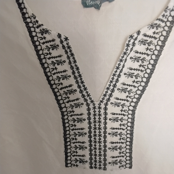 Fleur Bleue Women's L White Blue Embroidery 3/4 Sleeve Tunic Top - Picture 4 of 6